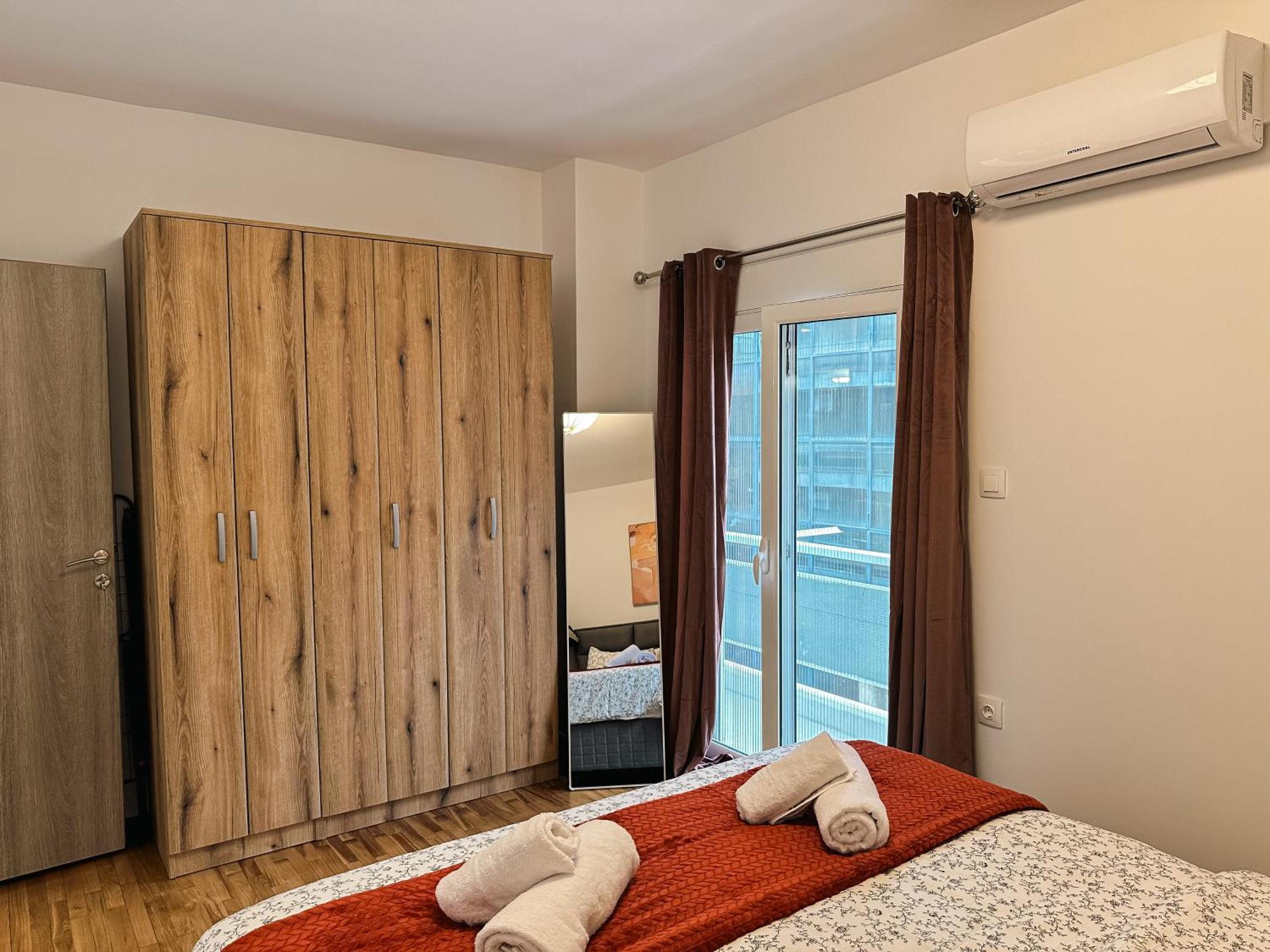 Acropolis Aria Apartment-steps To Metro & Tram